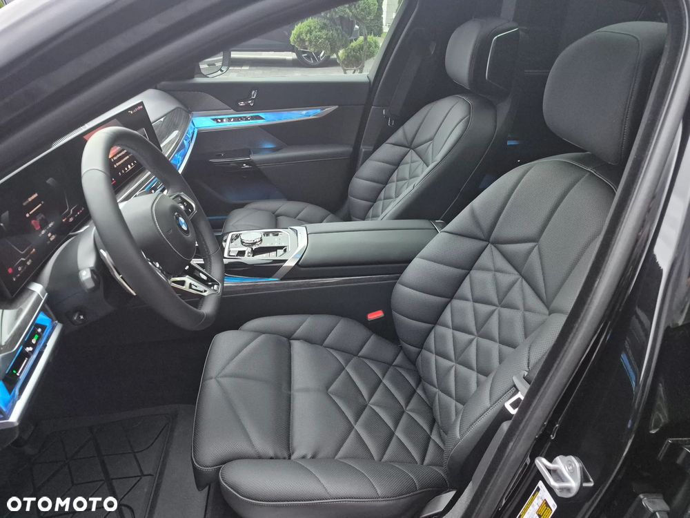 BMW Seria 7 - 11
