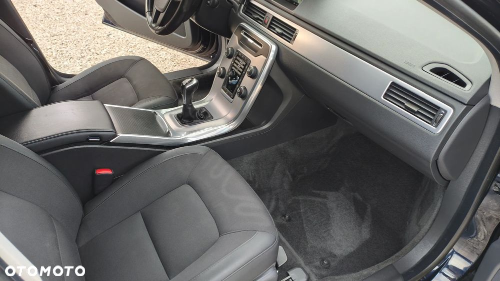 Volvo V70 D2 Momentum - 20
