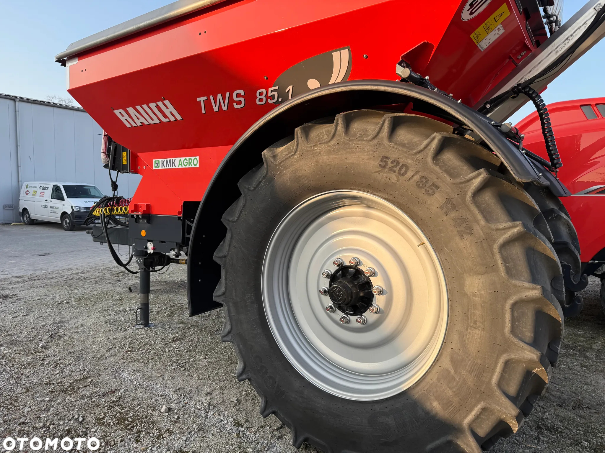 Kuhn Rozsiewacz przyczepa KUHN RAUCH TWS 85.1 - 6