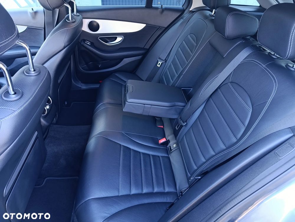 Mercedes-Benz Klasa C 300 d 9G-TRONIC Exclusive - 36