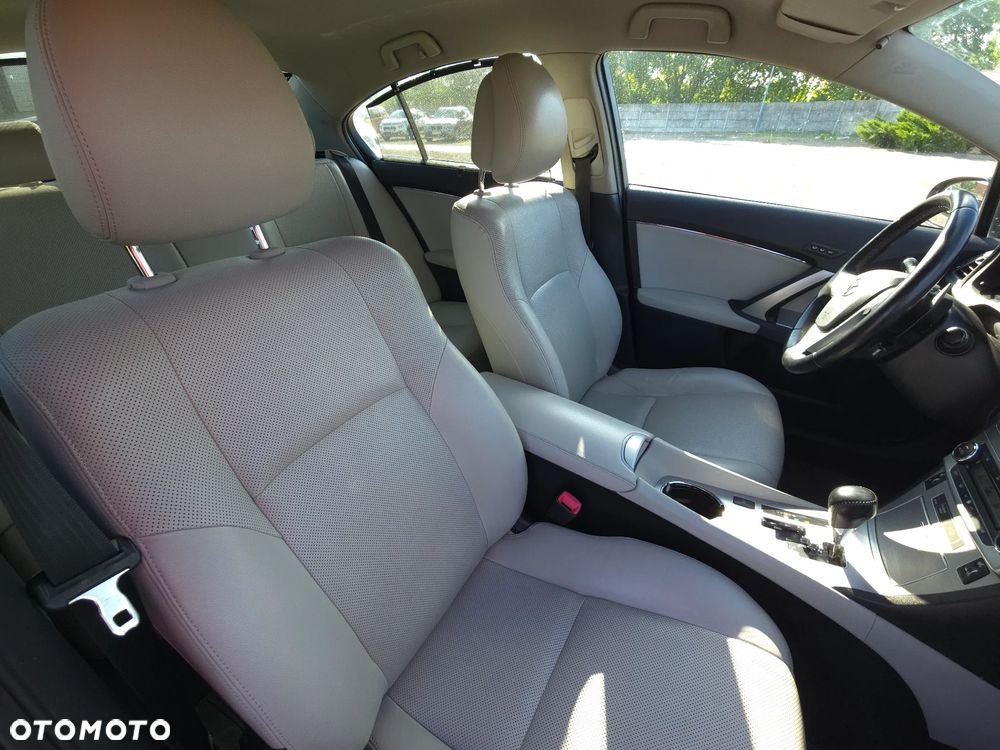 Toyota Avensis 2.0 Prestige NAVI MS - 17