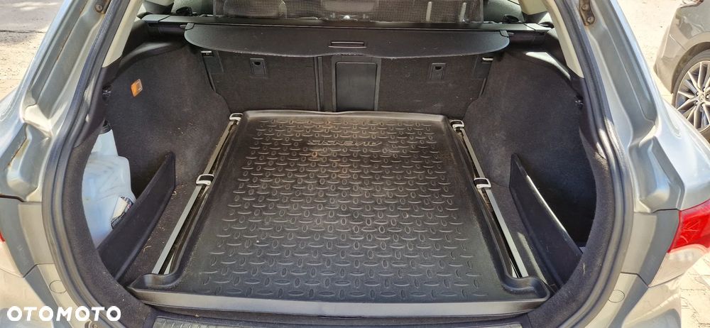 Toyota Avensis 1.8 Premium EU5 - 15