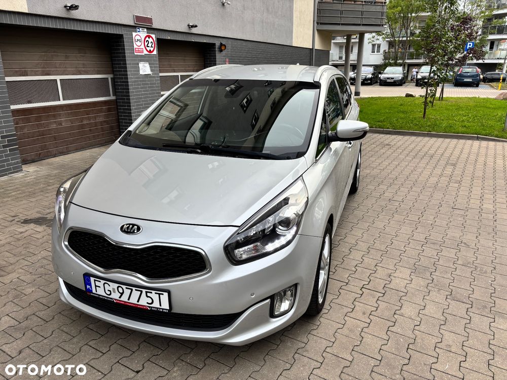 Kia Carens 1.7 CRDi M 7os - 9