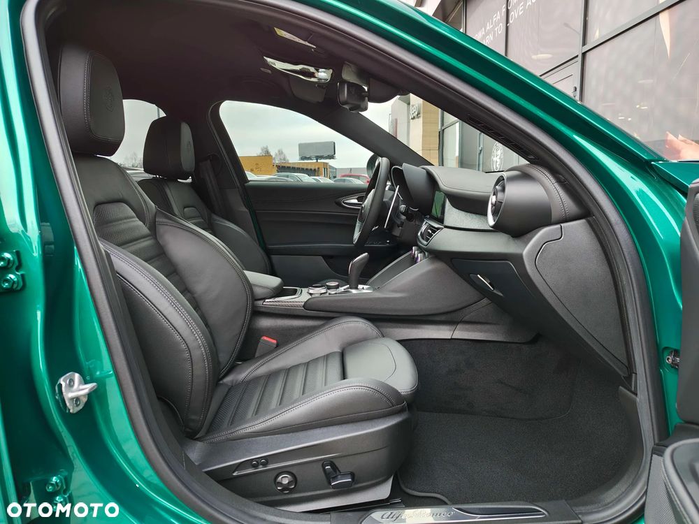 Alfa Romeo Giulia 2.9 V6 Bi-Turbo AT8 Quadrifoglio - 11