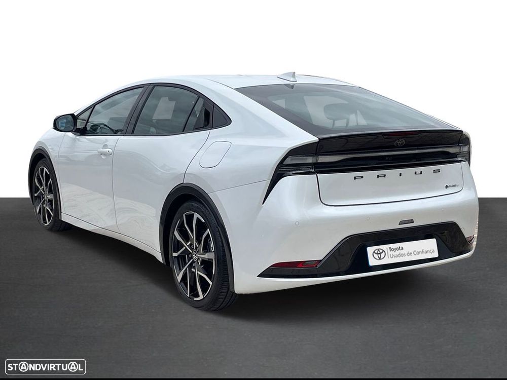 Toyota Prius 2.0 Plug-in Luxury - 3