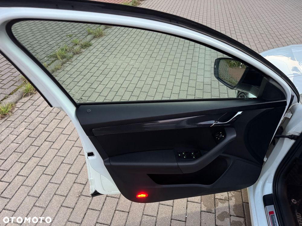 Skoda Octavia Combi 2.0 TDI (Green tec) RS - 31