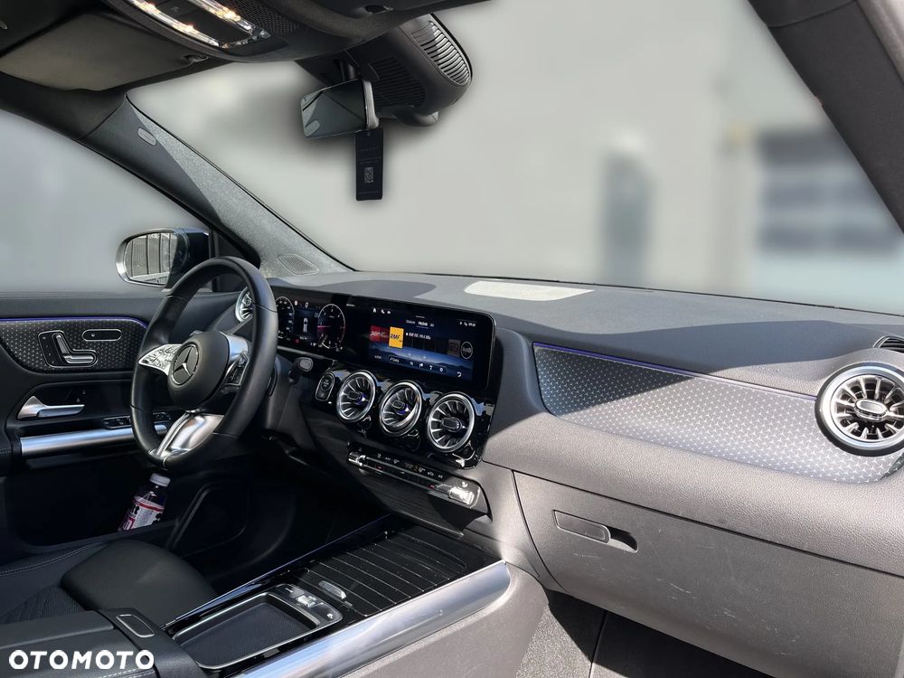 Mercedes-Benz GLA - 14