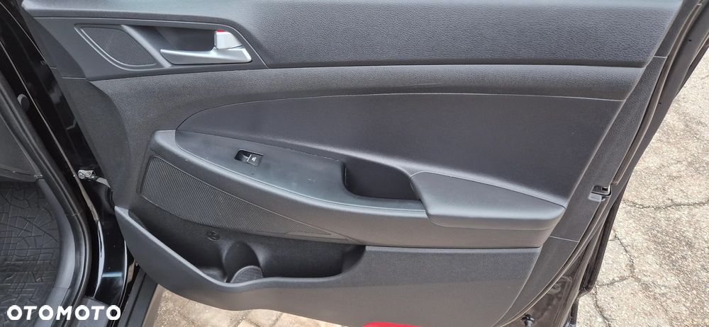 Hyundai Tucson 1.6 GDI BlueDrive Style 2WD - 25