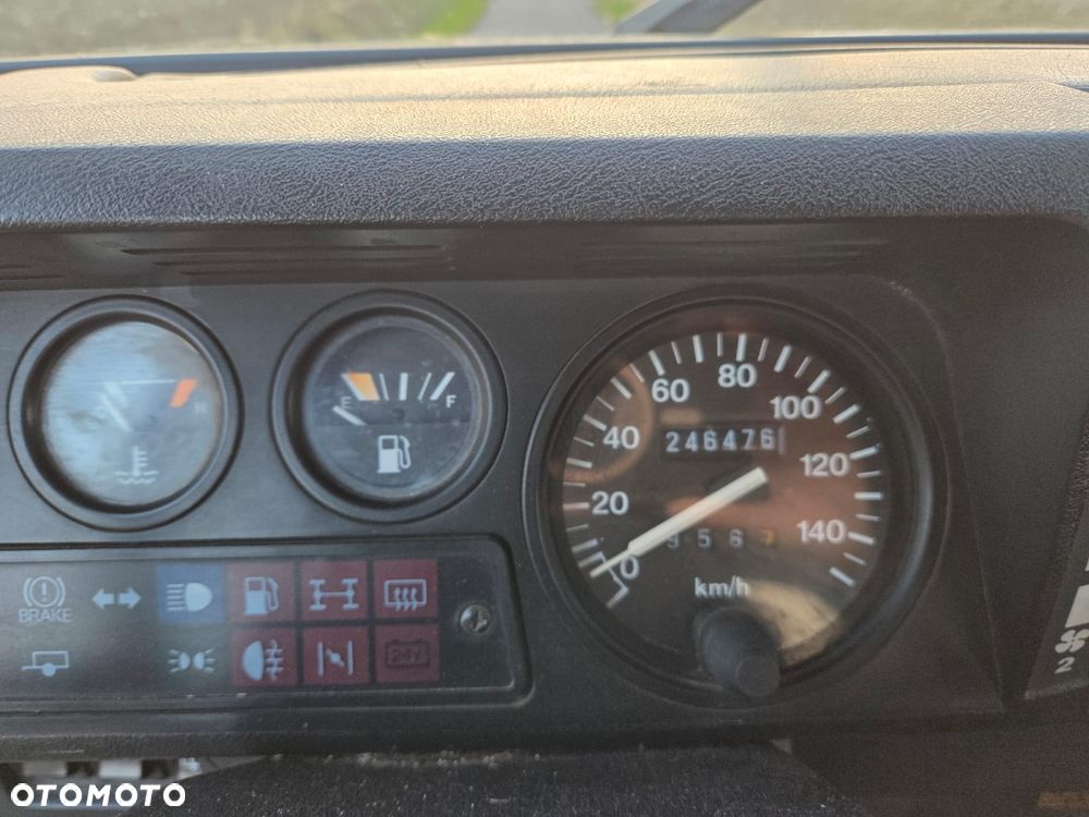 Land Rover Defender 2.5 TDI - 9