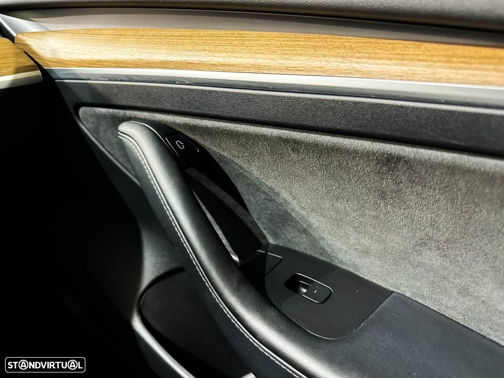 Tesla Model 3 Performance Dual Motor AWD - 32
