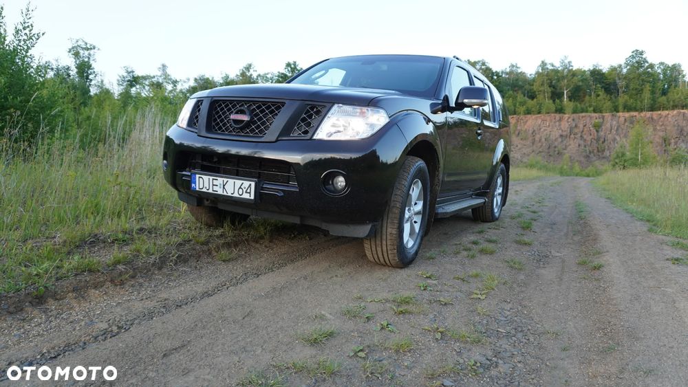 Nissan Pathfinder 2.5 D SE - 21