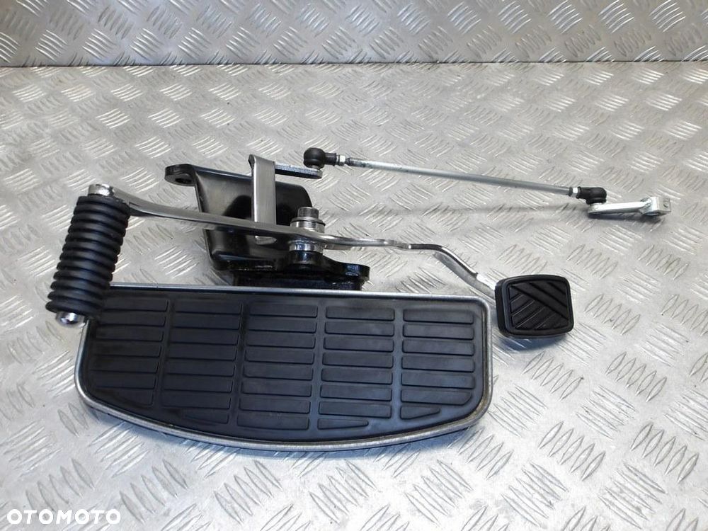 Set podest kierowcy lewy dźwignia SUZUKI VLR 1800 C109R BOULEVARD/INTRUDER 08-13r   PN. 43520-22H00 - 1