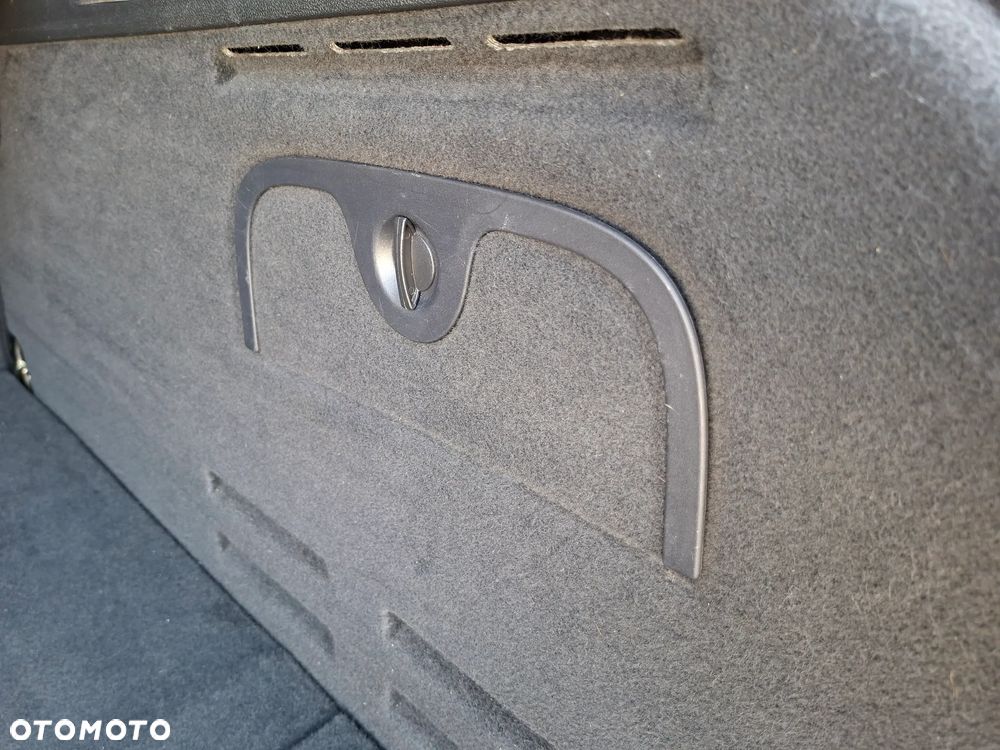 Renault Laguna dCi 150 FAP Start-Stop GT - 21