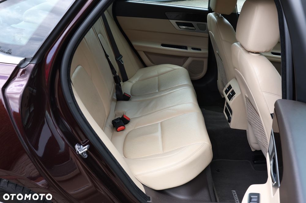 Jaguar XF 2.0 i4D Prestige - 7