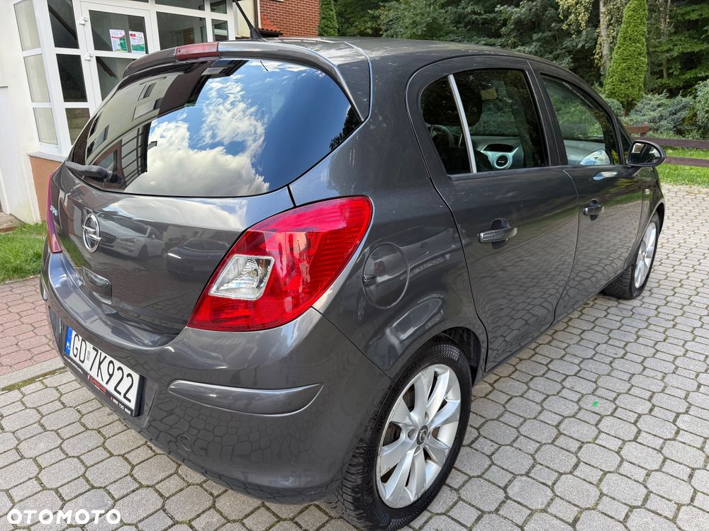 Opel Corsa 1.2 16V Cosmo - 12