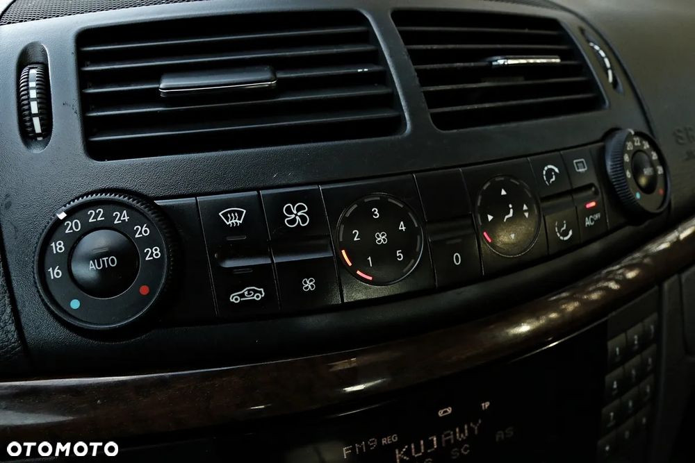 Mercedes-Benz Klasa E 220 T CDI Automatik Avantgarde - 35