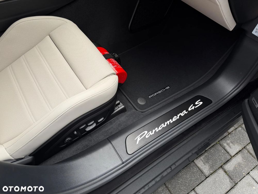 Porsche Panamera 4S E-Hybrid - 22