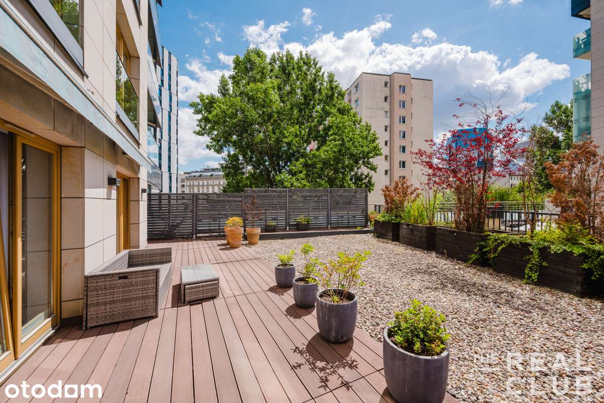 Elegancja w sercu Warszawy – apartament z przestro