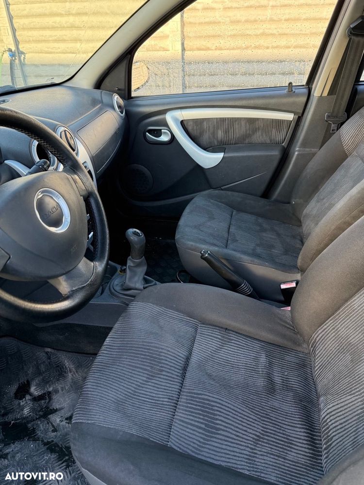Dacia Sandero - 8