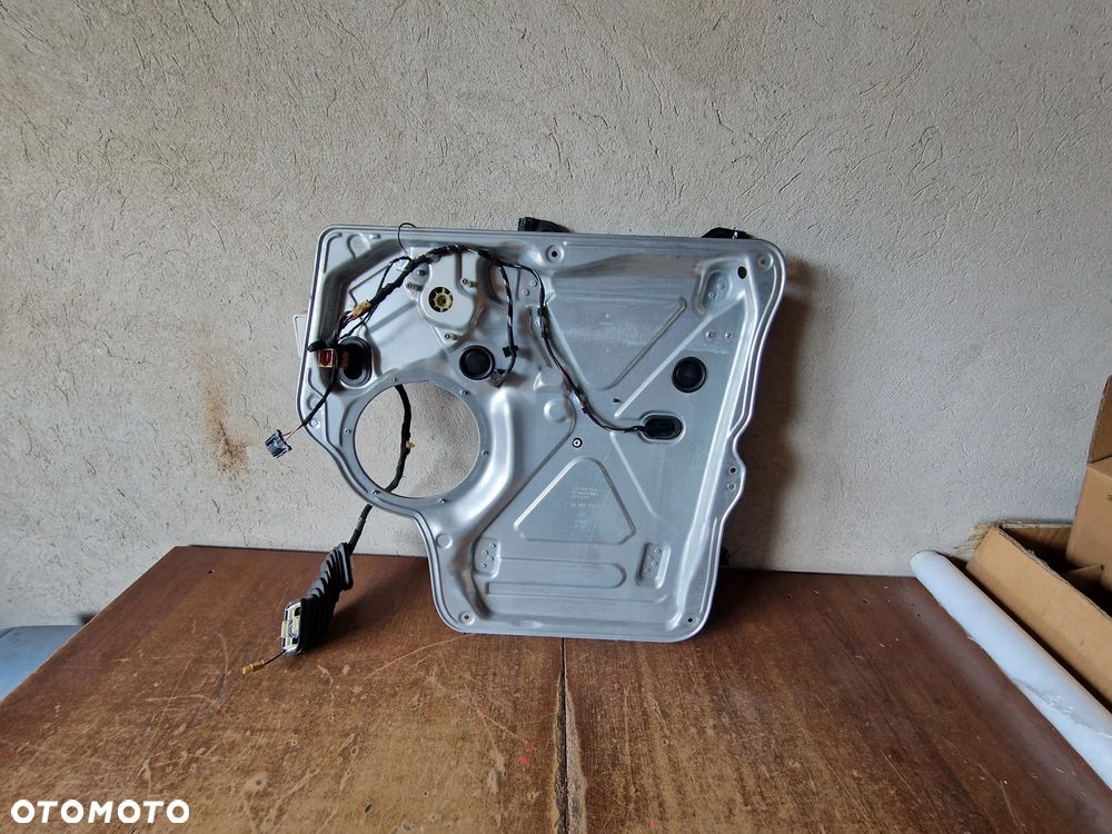 PODNOŚNIK SZYBY PRAWY VW T5 VW T6 2003r - 2019r - 3