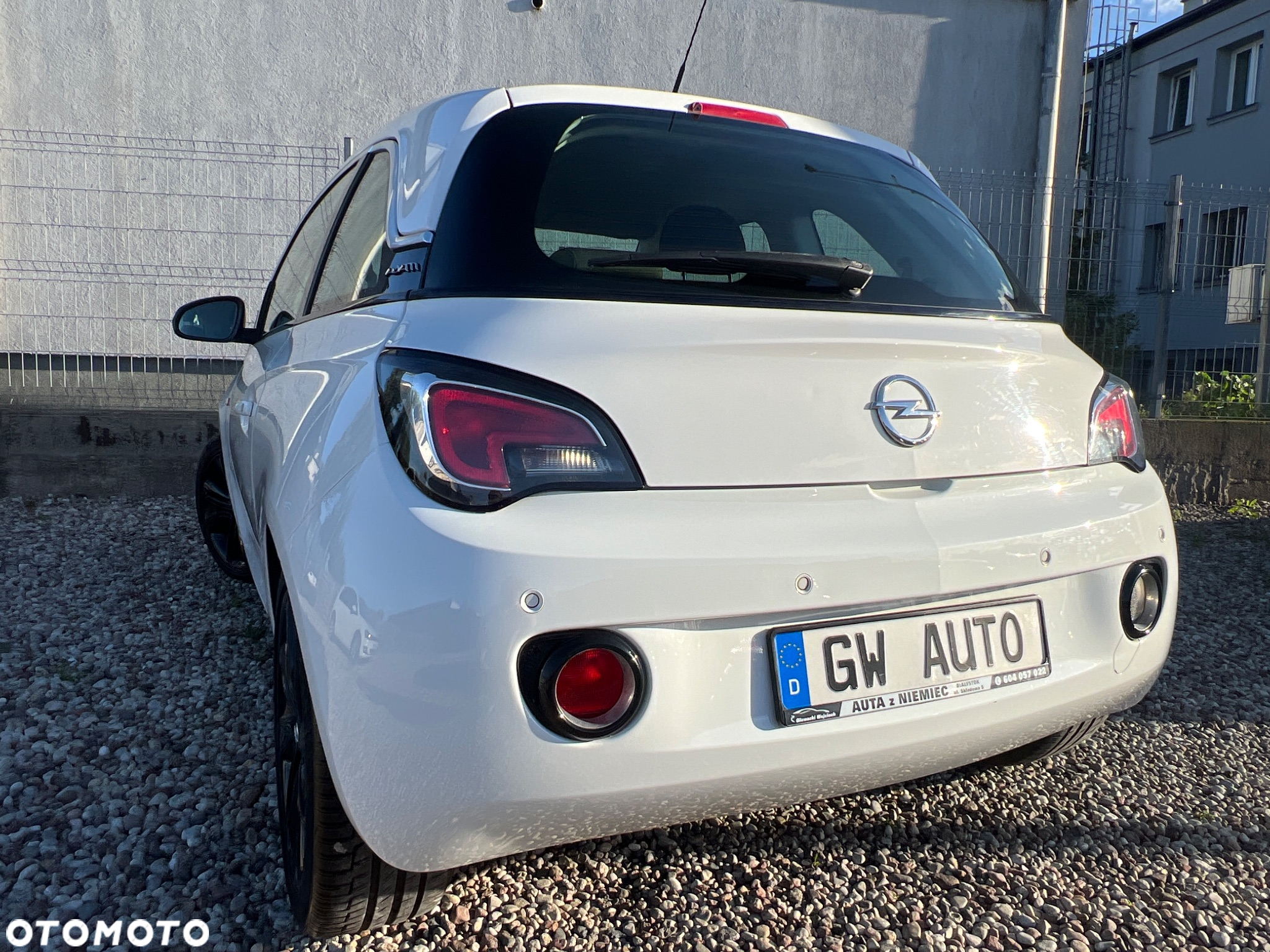 Opel Adam 1.2 White Link - 11