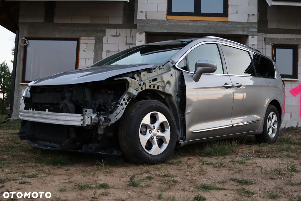 Chrysler Pacifica - 6