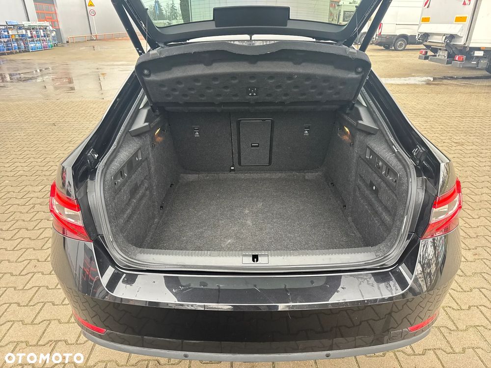 Skoda Superb 2.0 TDI SCR Style DSG - 18