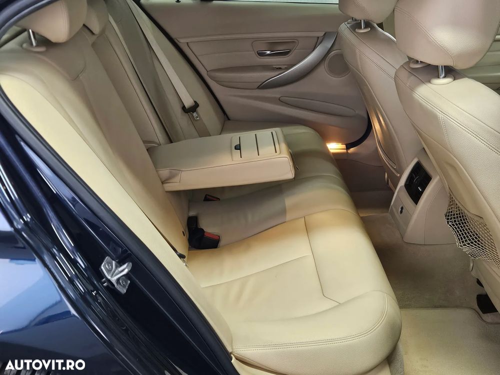 BMW Seria 3 320d Aut. Sport Line - 11