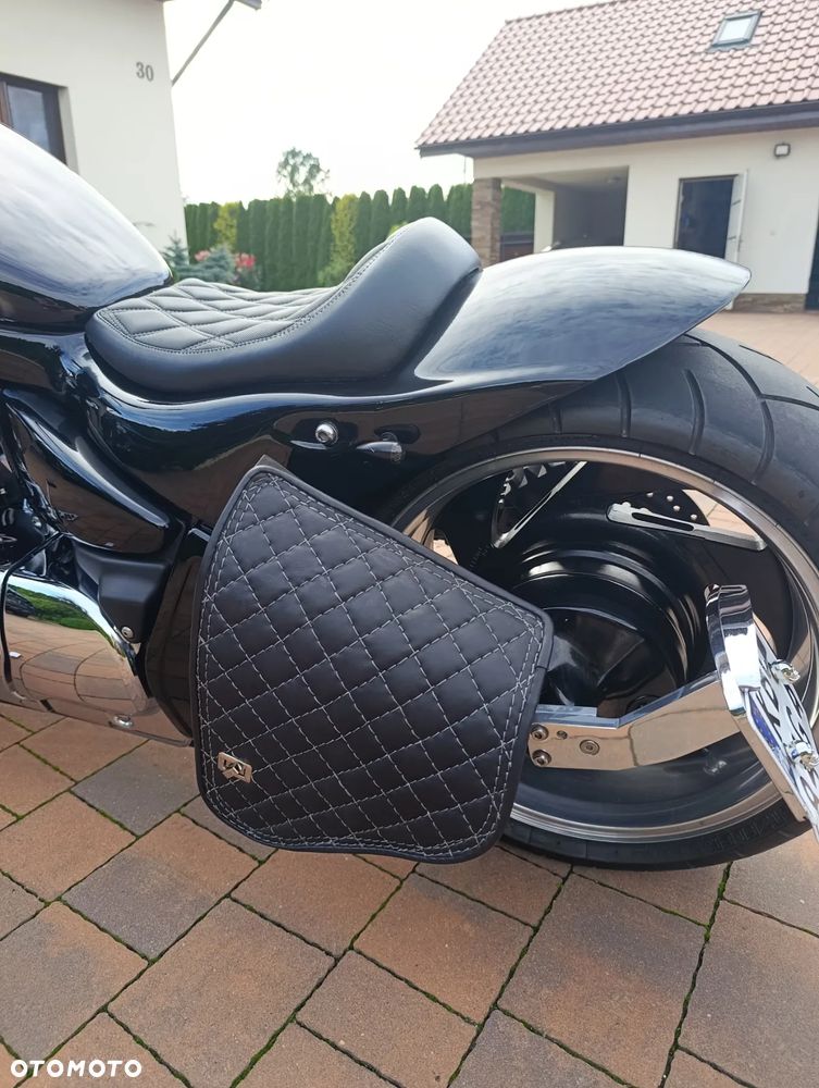 Suzuki Intruder - 11