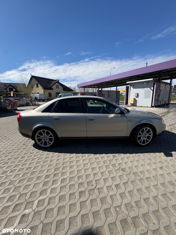 Audi A4 Limousine - 3