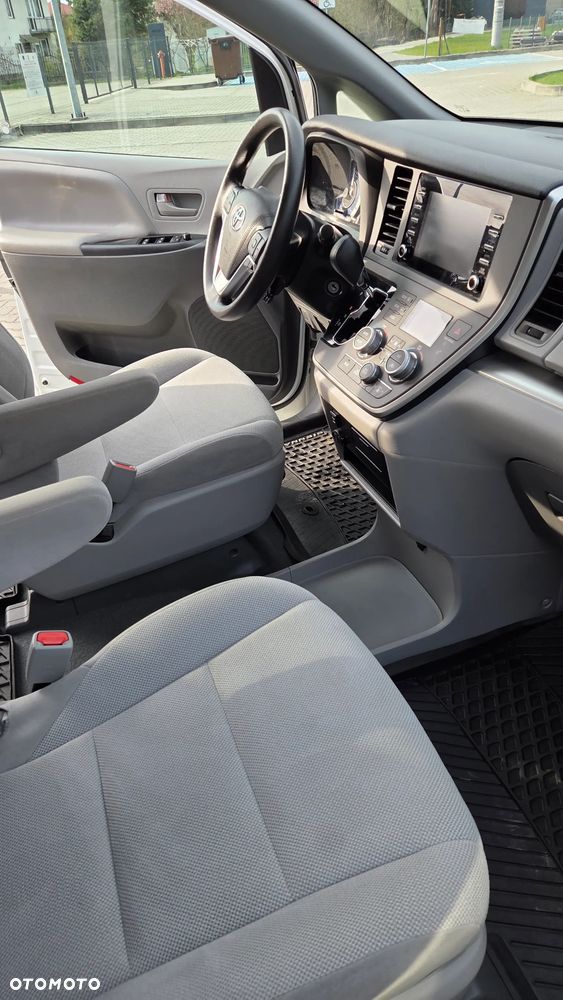 Toyota Sienna - 6