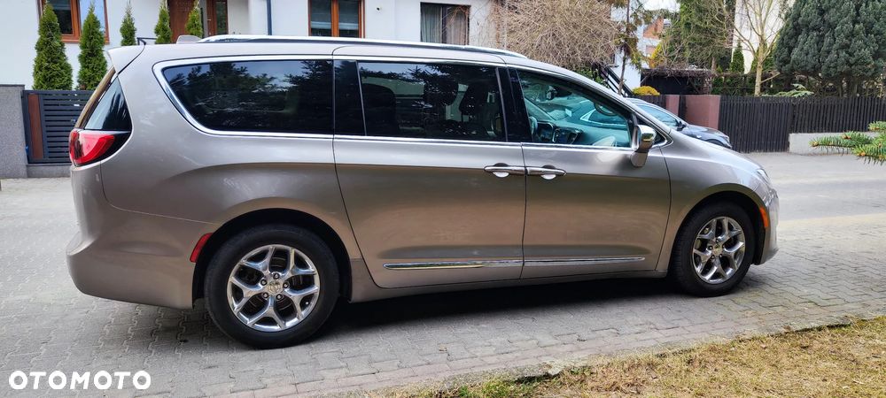 Chrysler Pacifica - 19