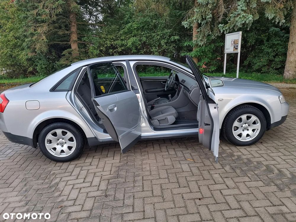 Audi A4 Limousine - 16