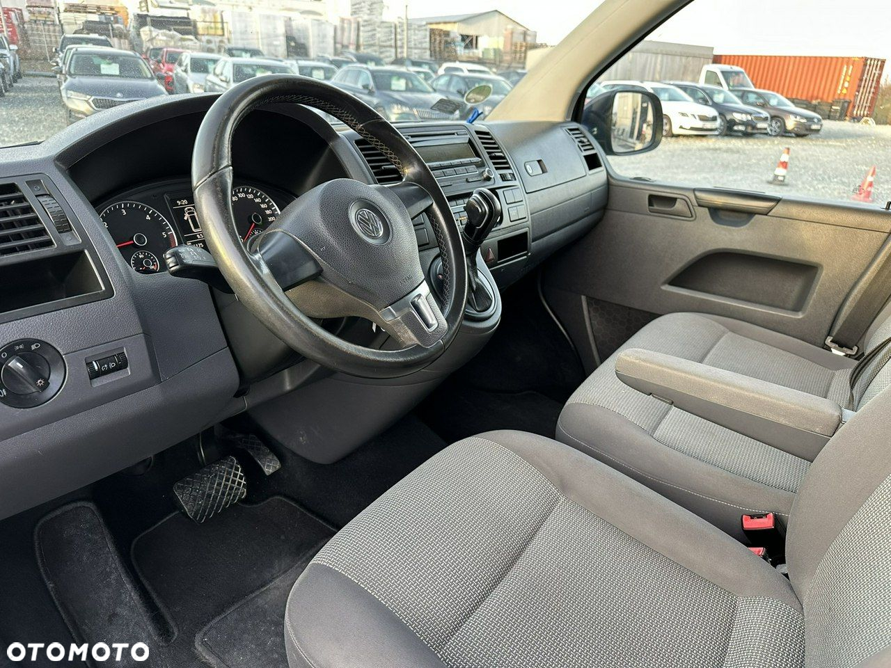 Volkswagen Caravelle - 10