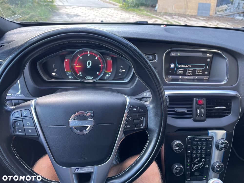 Volvo V40 D2 R-Design - 4