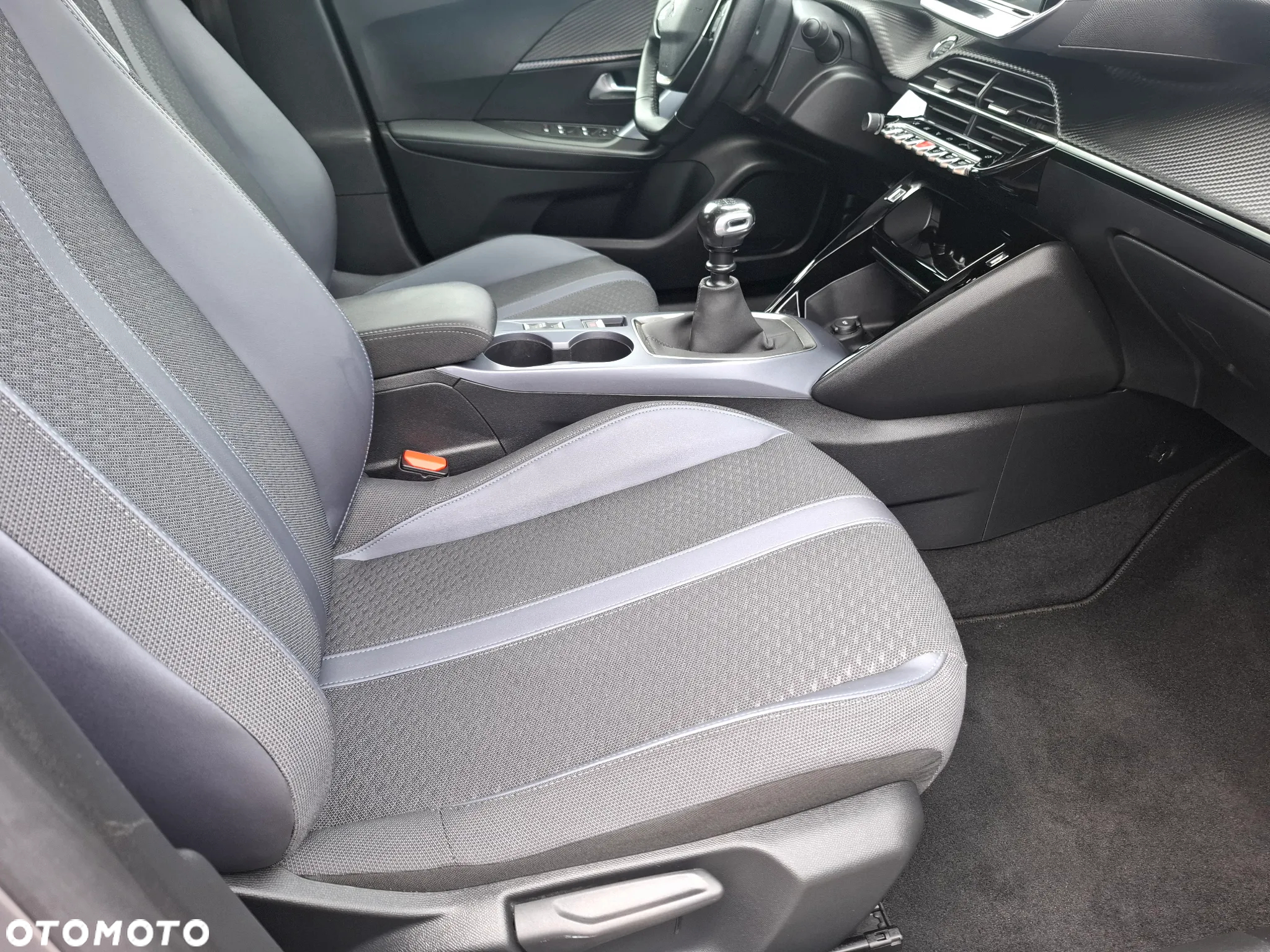 Peugeot 2008 1.2 PureTech Allure Pack S&S - 31