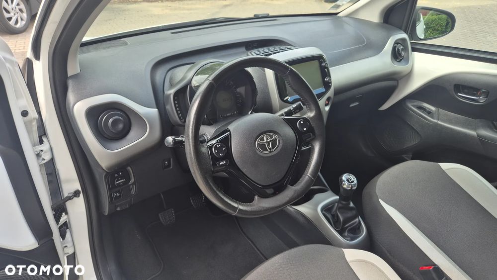 Toyota Aygo x-clusiv - 11