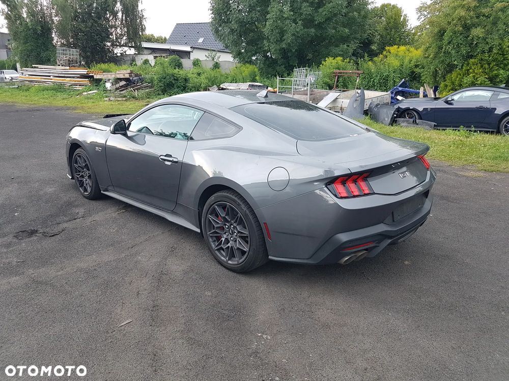 Ford Mustang - 4