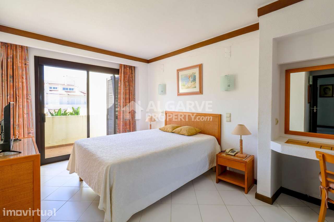 Moradia V3+1 com jardim e piscina localizada em zona residencial em Al - Grande imagem: 4/27