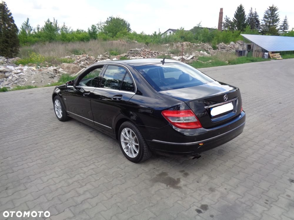 Mercedes-Benz Klasa C 180 BlueEFFICIENCY Avantgarde - 3