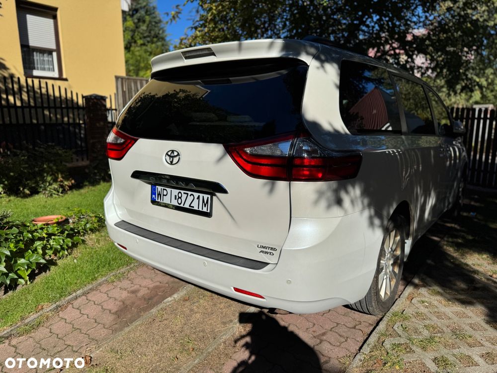 Toyota Sienna - 5