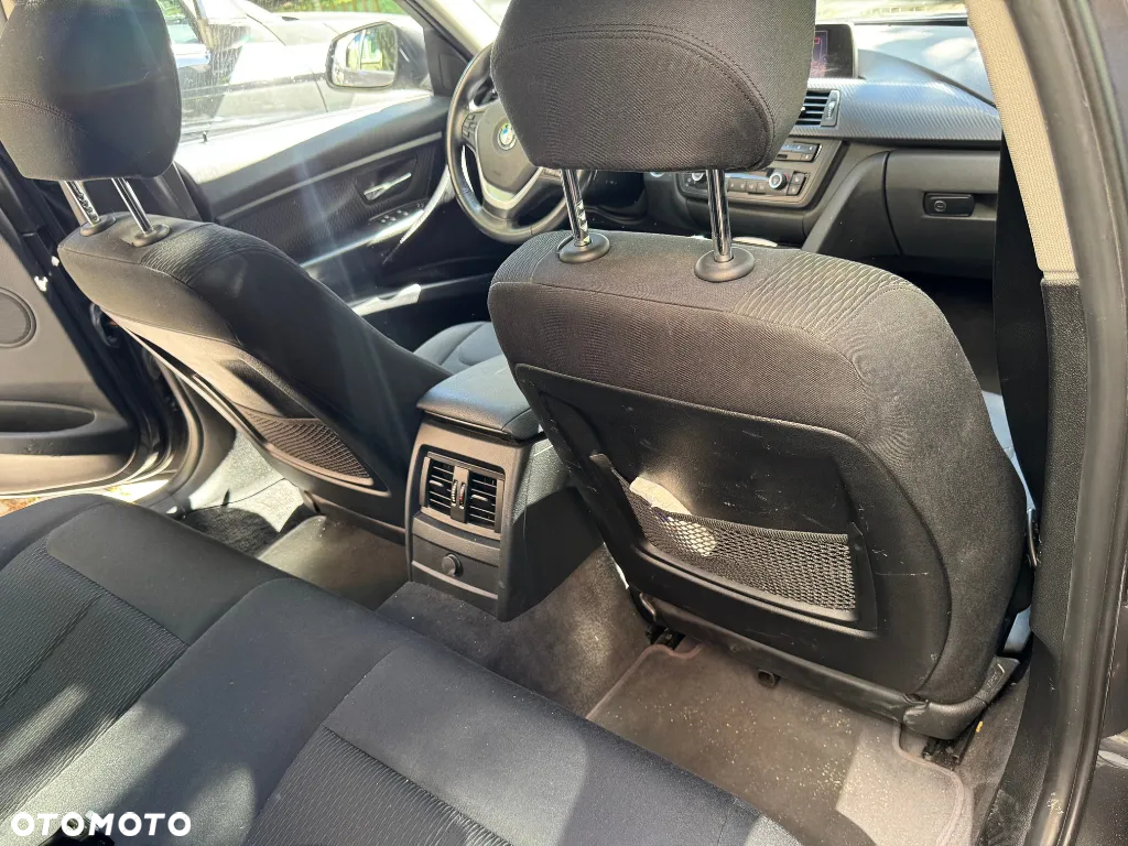 BMW Seria 3 318d Luxury Line - 13