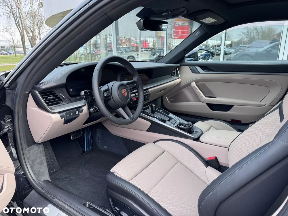 Porsche 911 Carrera 4S - 10