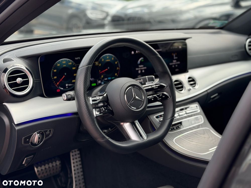 Mercedes-Benz Klasa E 200 4-Matic AMG - 24