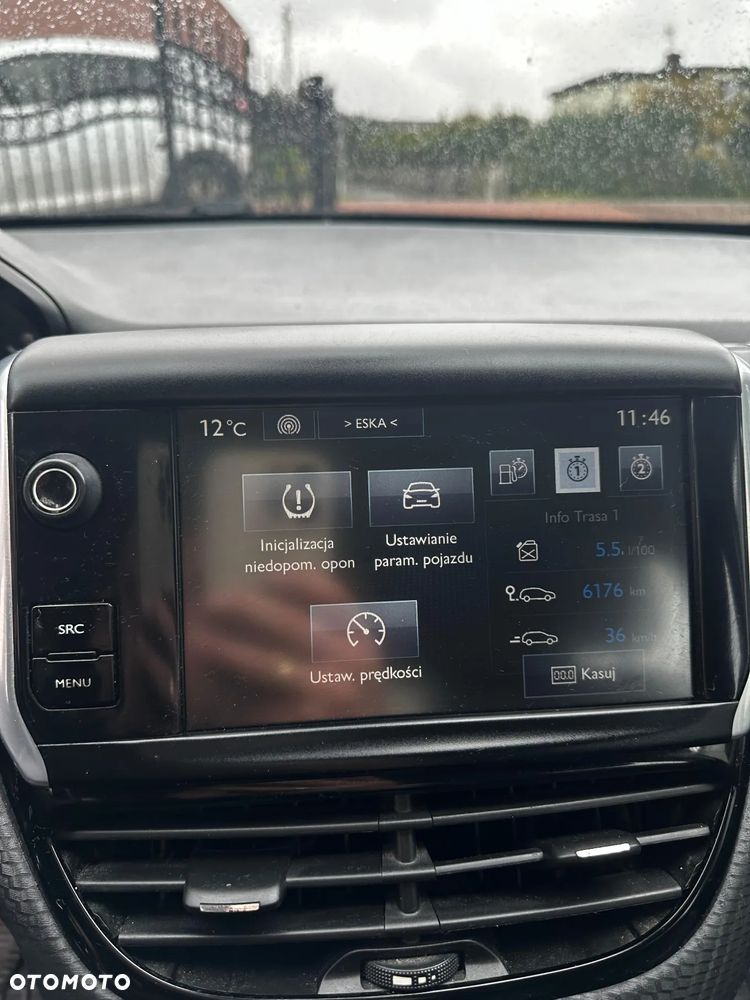 Peugeot 2008 1.6 BlueHDi Allure S&S - 10