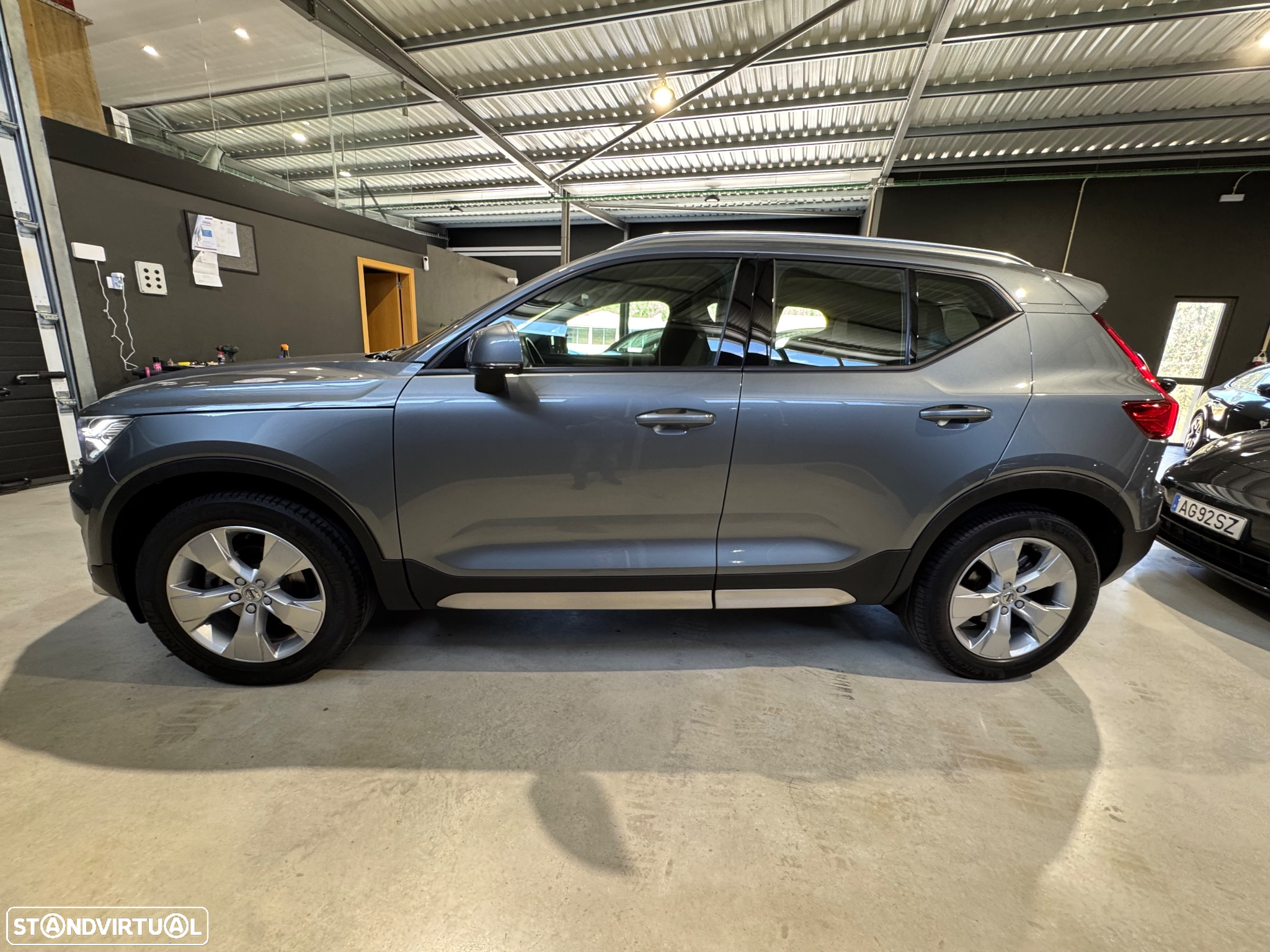 Volvo XC 40 1.5 T3 Momentum Tech Edition - 5
