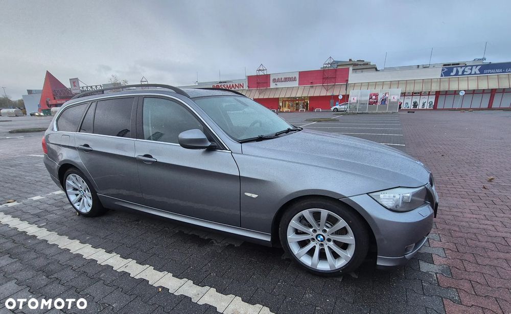BMW Seria 3 325i xDrive Touring - 3