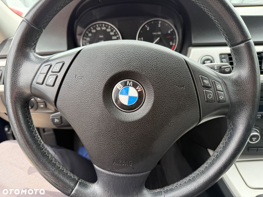 BMW Seria 3 318d DPF Touring Edition Lifestyle - 27