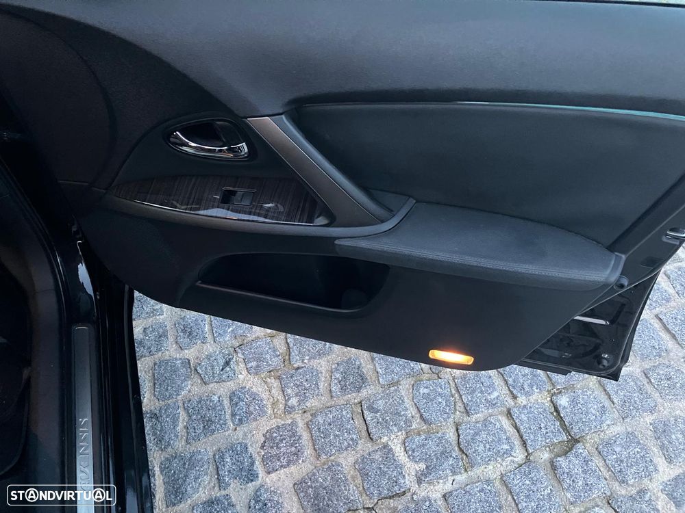 Toyota Avensis SW 2.0 D-4D Luxury+Navi - 3