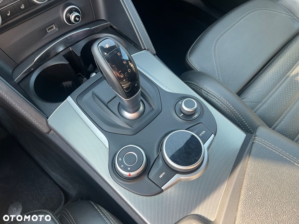 Alfa Romeo Stelvio 2.2 16V AT8 Q4 B-Tech - 23